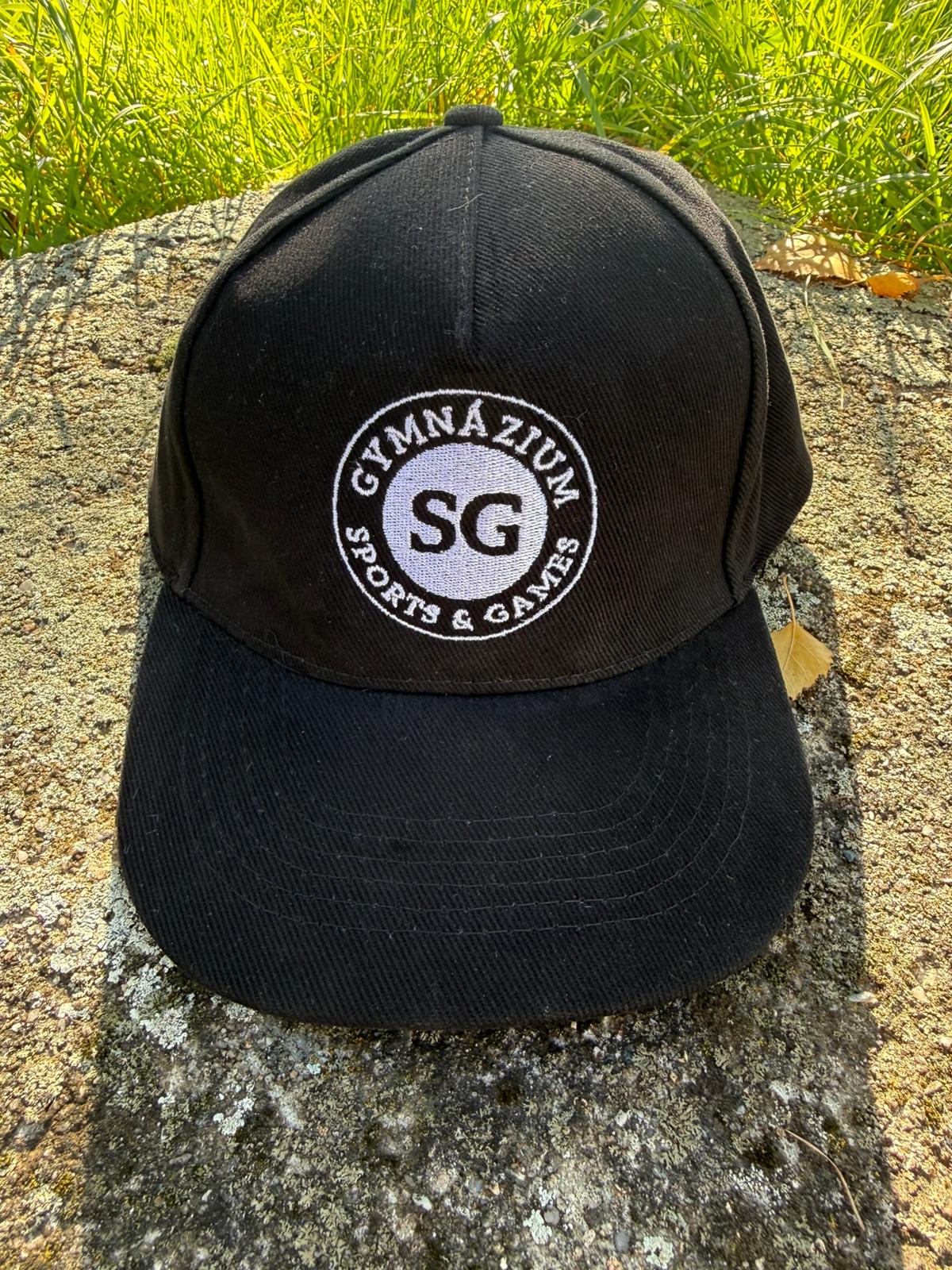 Výšivka kšiltovka.