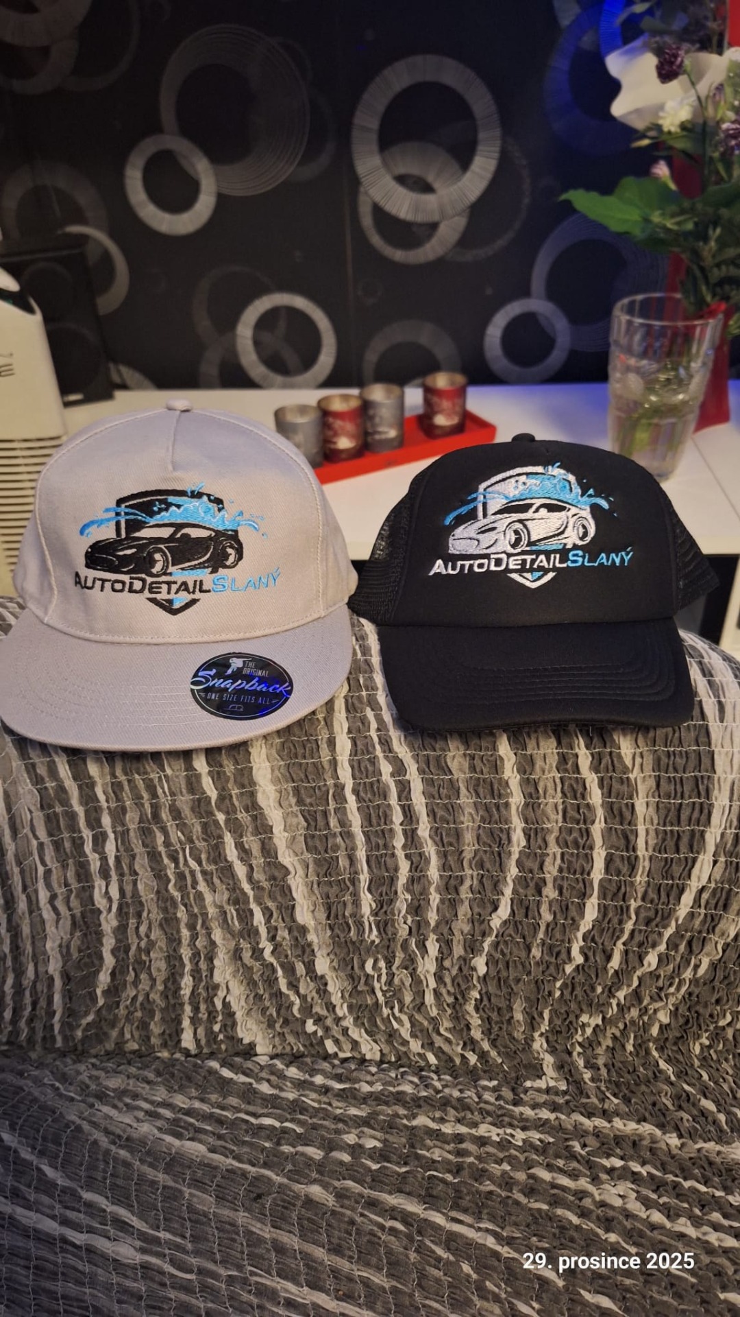 Výšivka kšiltovka.